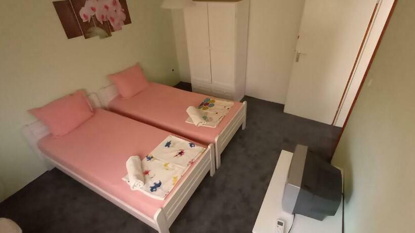 סוויטה משפחתית, Guesthouse Flora