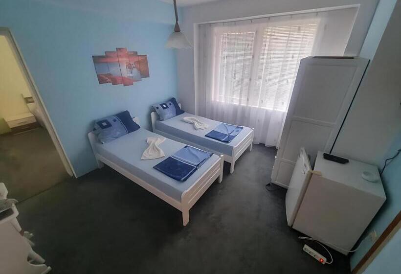 סוויטה משפחתית, Guesthouse Flora