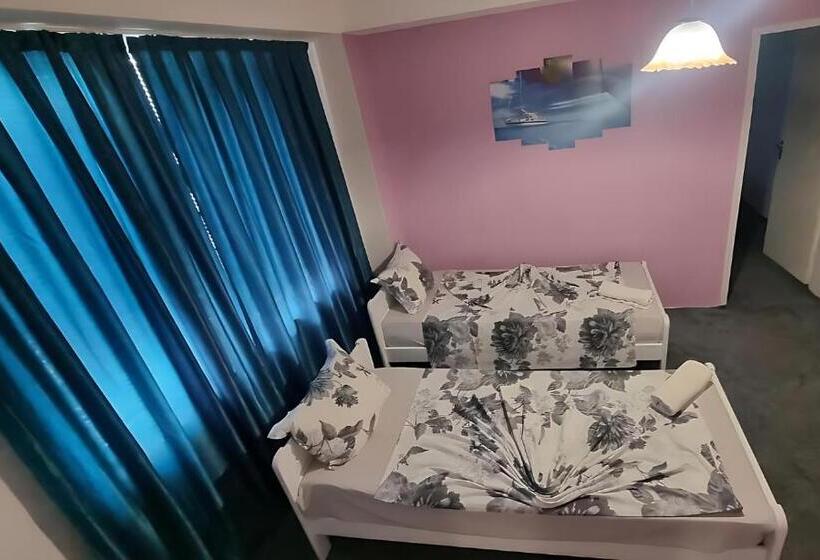 סוויטה משפחתית, Guesthouse Flora