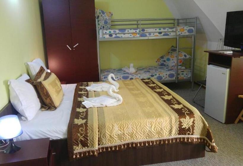 اتاق لوکس خانوادگی, Pensiunea La Castel   Piscina Incalzita