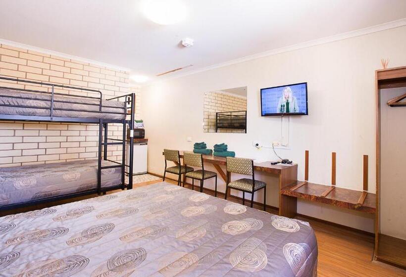 Семейный Номер, Augusta Budget Motel