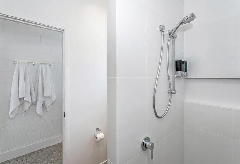 استودیوی استاندارد, Bel Air Motel