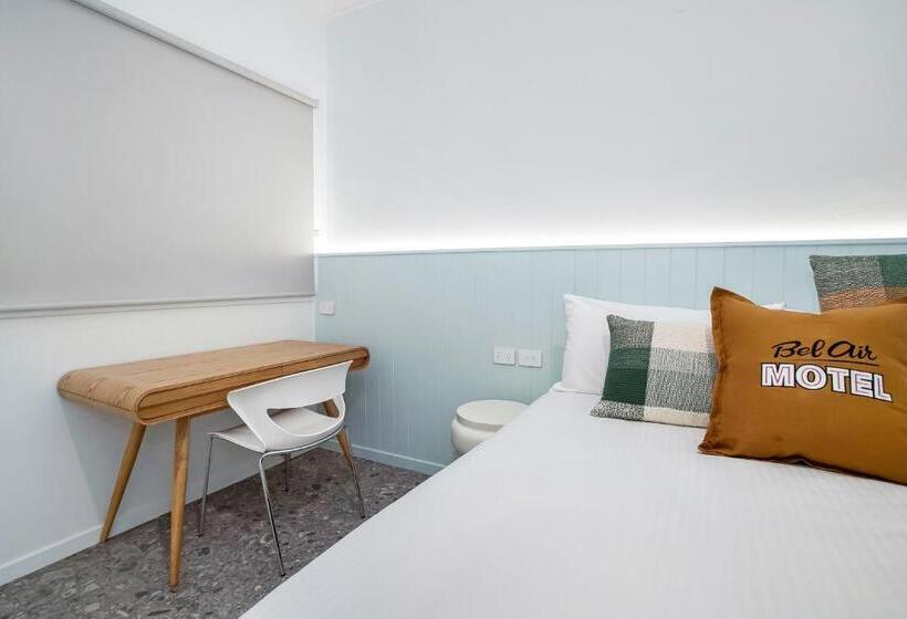 استودیوی لوکس, Bel Air Motel