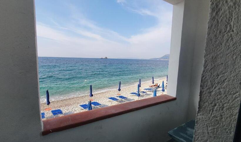 اتاق استاندارد سه نفره, Le Ghiaie
