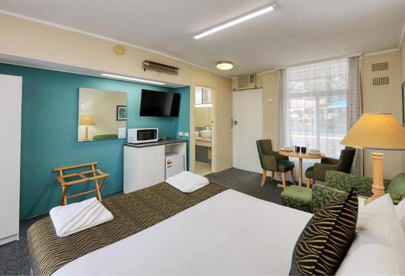 스탠다드 룸 킹사이즈 침대, Silver Oaks Motel