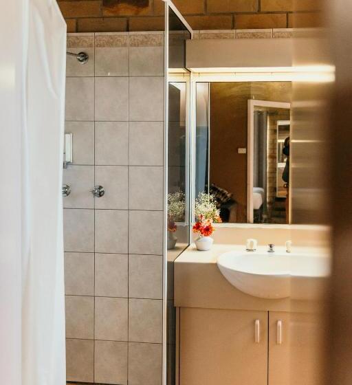 جناح غرفتين نوم, Abacus Motel