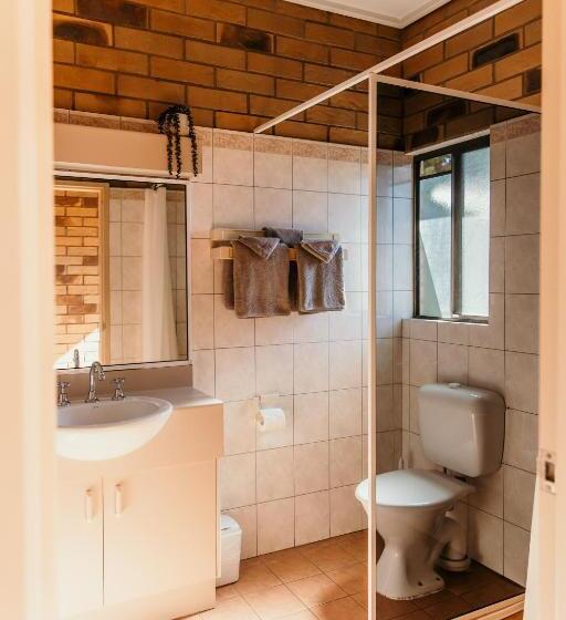 غرفة عائلية, Abacus Motel