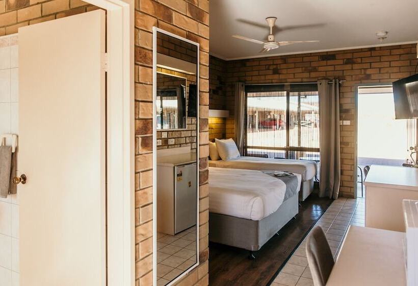 غرفة عائلية, Abacus Motel