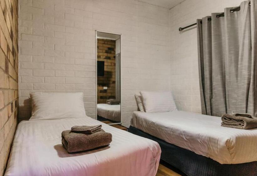 جناح غرفتين نوم, Abacus Motel