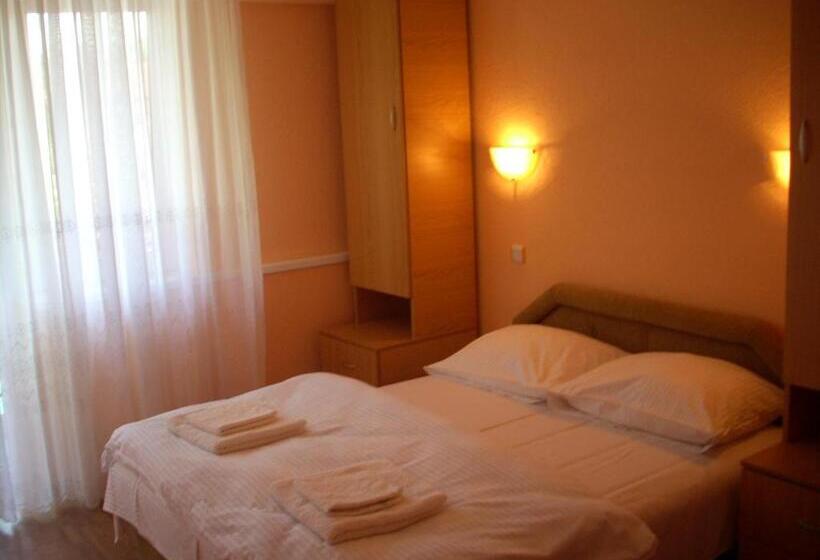 اتاق لوکس چهار تخته, B&b Vila Raj