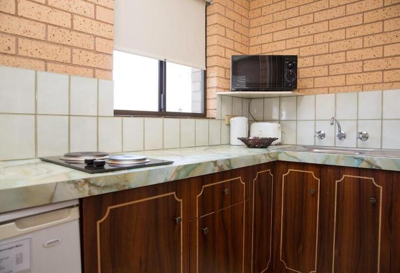 إستوديو قياسى, Centralpoint Motel