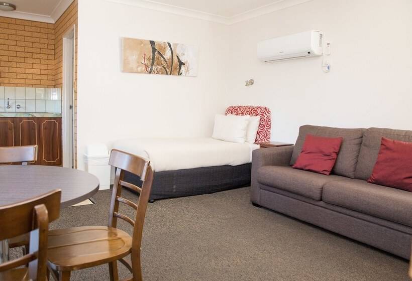 إستوديو قياسى, Centralpoint Motel