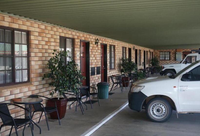 家庭套房, Miles Outback Motel