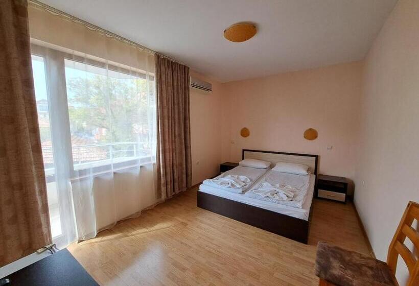Номер Стандарт с Балконом, Guest House Lazur