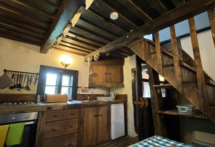 Дом 1 Спальня, The Village Pension