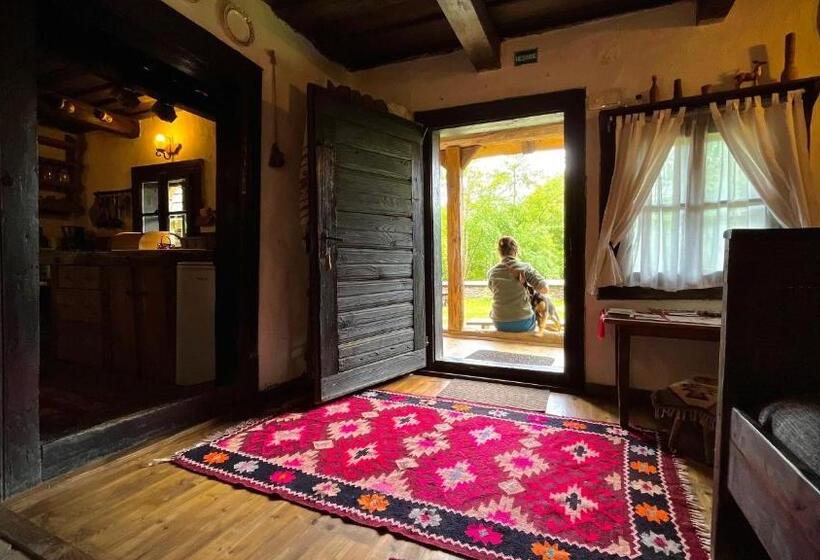 Дом 1 Спальня, The Village Pension