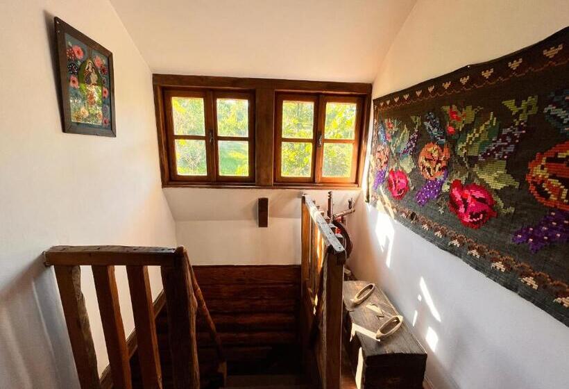 Дом 1 Спальня, The Village Pension