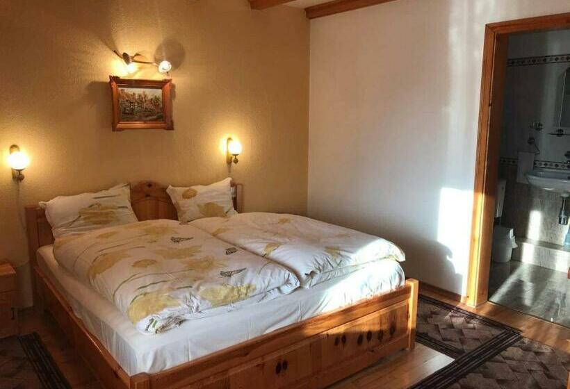 Quarto Estandar, Four Seasons