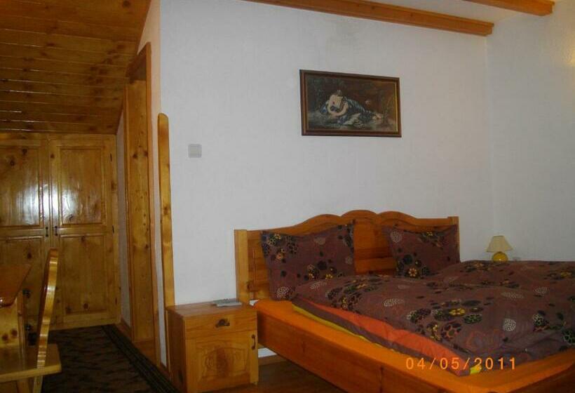 Quarto Estandar, Four Seasons