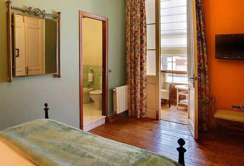 Quarto Superior, Villa De Luarca