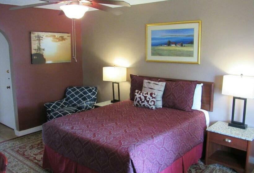 Номер Deluxe, Captain Cook Inn