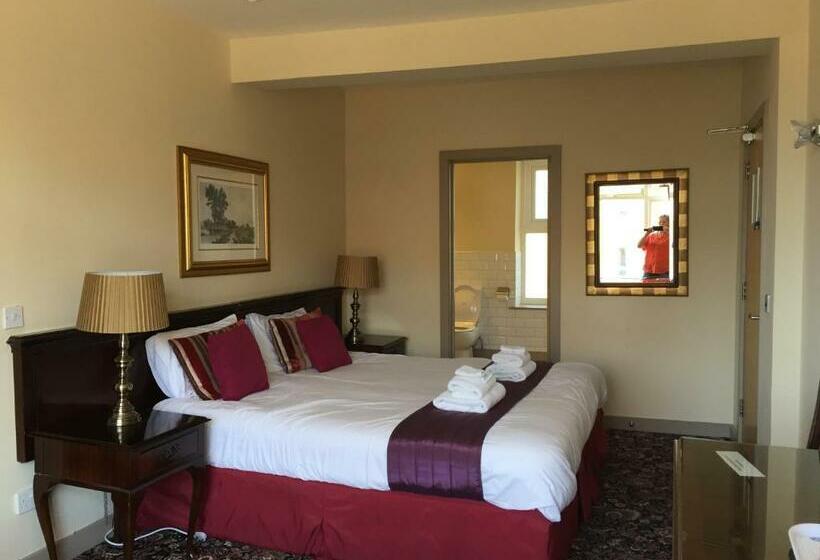 اتاق لوکس, Marine Bar Pub With Rooms