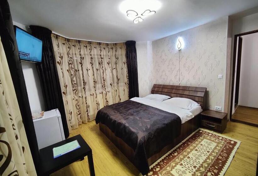 مجموعه ویستا شهر, Casa Adina