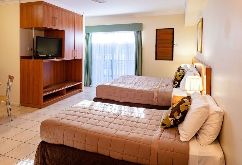 استودیوی استاندارد, Cairns Queens Court