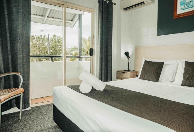 이코노미 룸 공용욕실, Cairns Queens Court