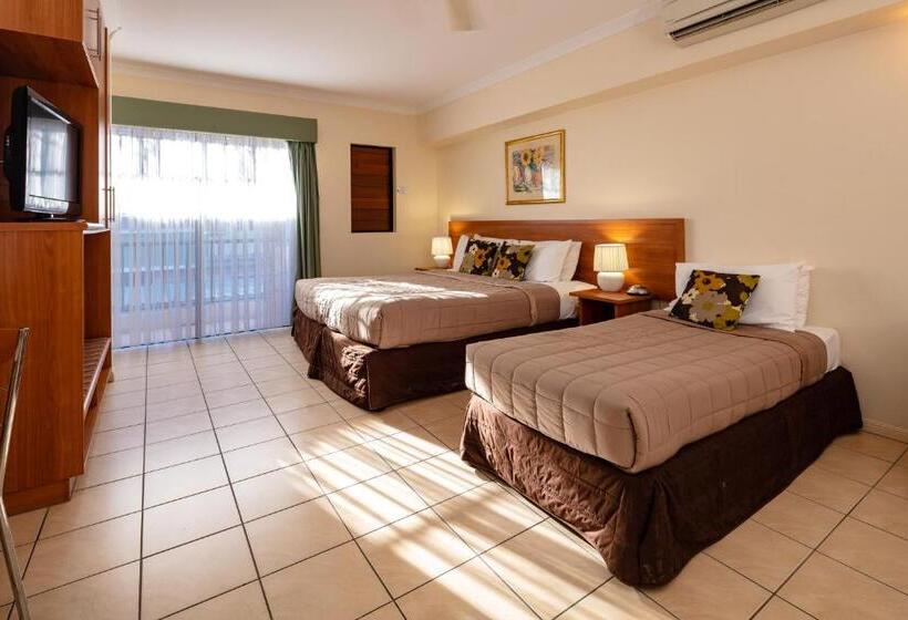 استودیوی استاندارد, Cairns Queens Court
