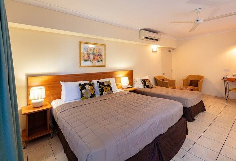 استودیوی استاندارد, Cairns Queens Court
