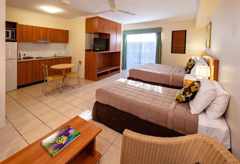스탠다드 스튜디오, Cairns Queens Court