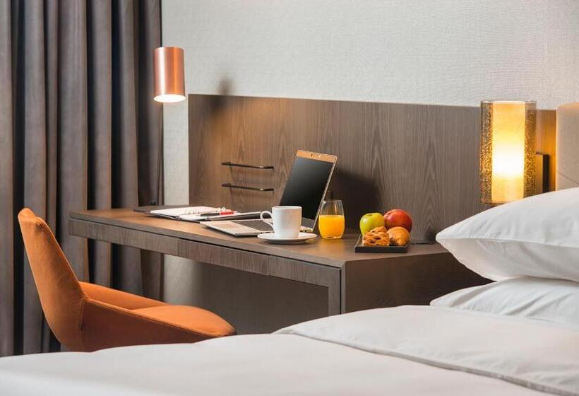 キングサイズベッドのクラブルーム, Hyatt Regency Sofia