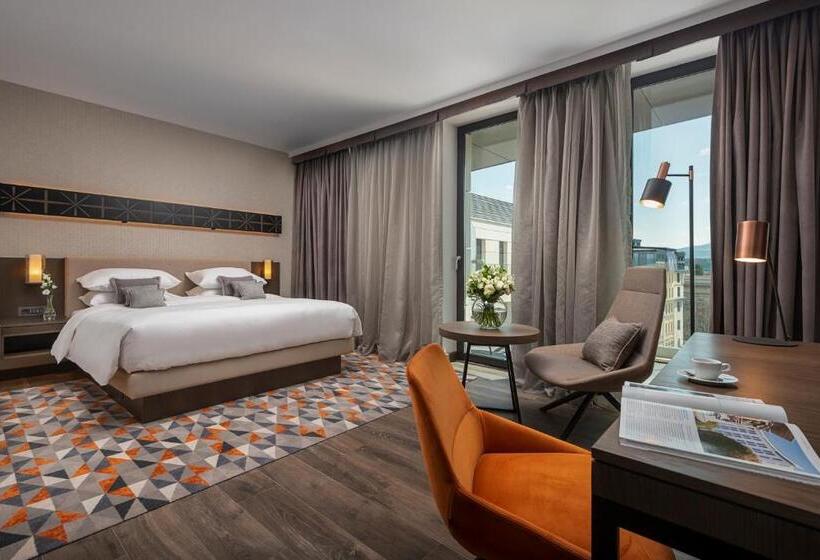 キングサイズベッドのクラブルーム, Hyatt Regency Sofia