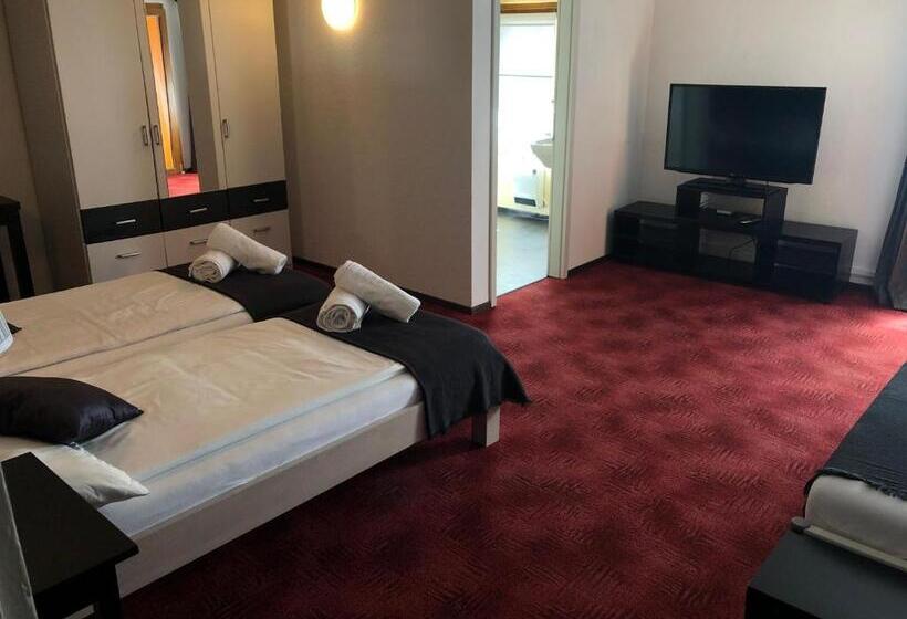 غرفة قياسية رباعية, Donjon B&b E Ristorante