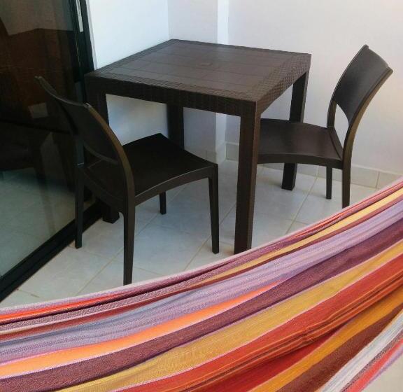 Студио Стандарт Вид на Бассейн, Bayshore Bijou Suites