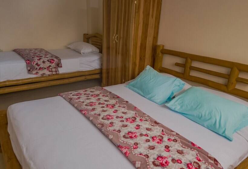 스탠다드 트리플 룸, Hostal Poseidon
