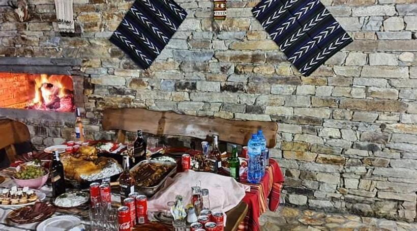 베이직 3인 룸, Guest House Agush