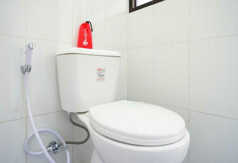Номер Стандарт, Reddoorz Near Graha Saba Buana Solo