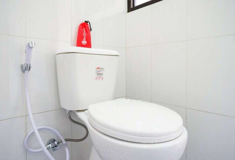 Номер Economy, Reddoorz Near Graha Saba Buana Solo