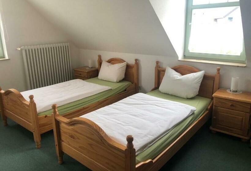 Номер Стандарт, Pension Zur Linde