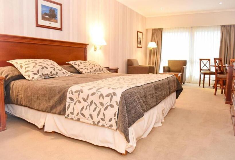 اتاق اجرایی با تخت بزرگ, Howard Johnson Rio Ceballos Hotel Y Casino