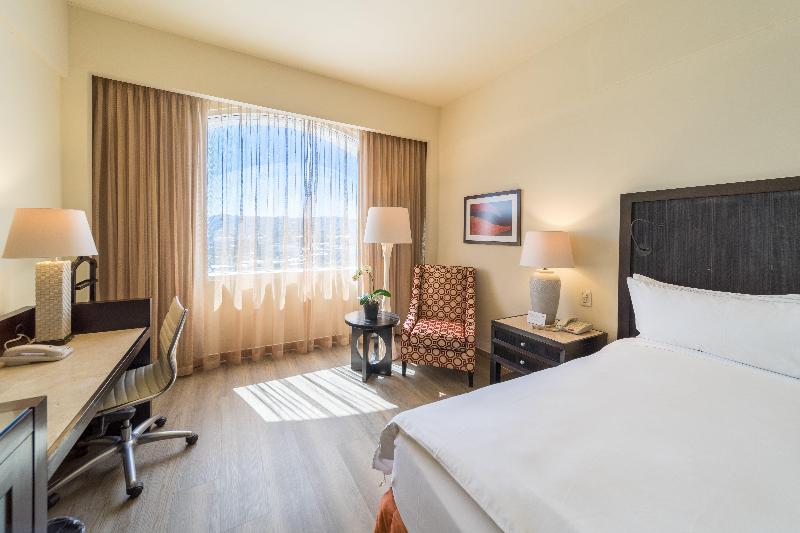 اتاق اجرایی با تخت بزرگ, Real Intercontinental San Salvador, An Ihg
