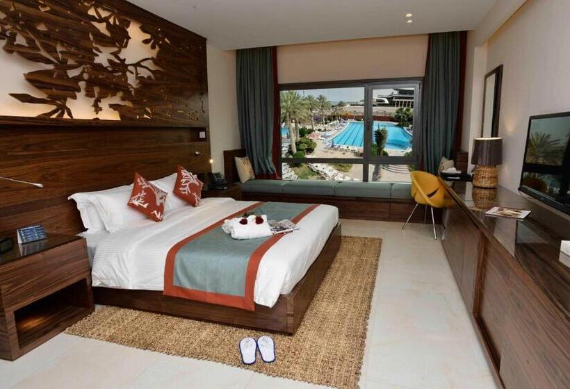اتاق لوکس با چشم‌انداز استخر, The Palms Beach Hotel And Spa