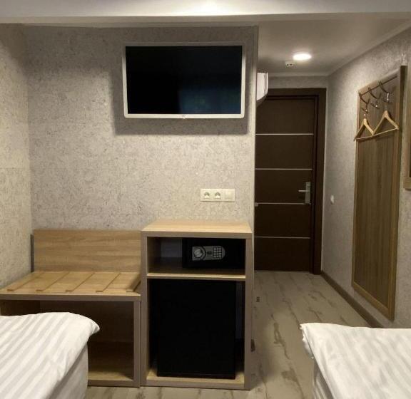 اتاق استاندارد با چشم‌انداز باغ, Coffee Room