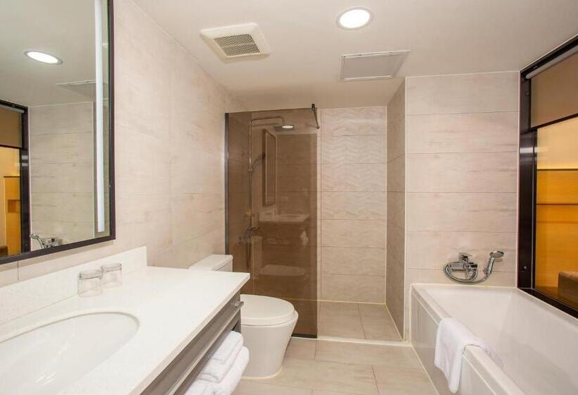 اتاق لوکس, The Bayview Hotel Guam