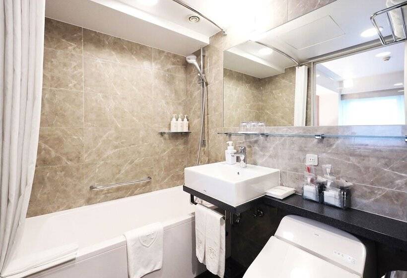 Quarto Economy, The Royal Park Hotel Hiroshima Riverside