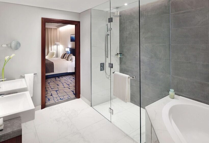 Люкс Повышенной Комфортности, Mövenpick Hotel & Apartments Bur Dubai