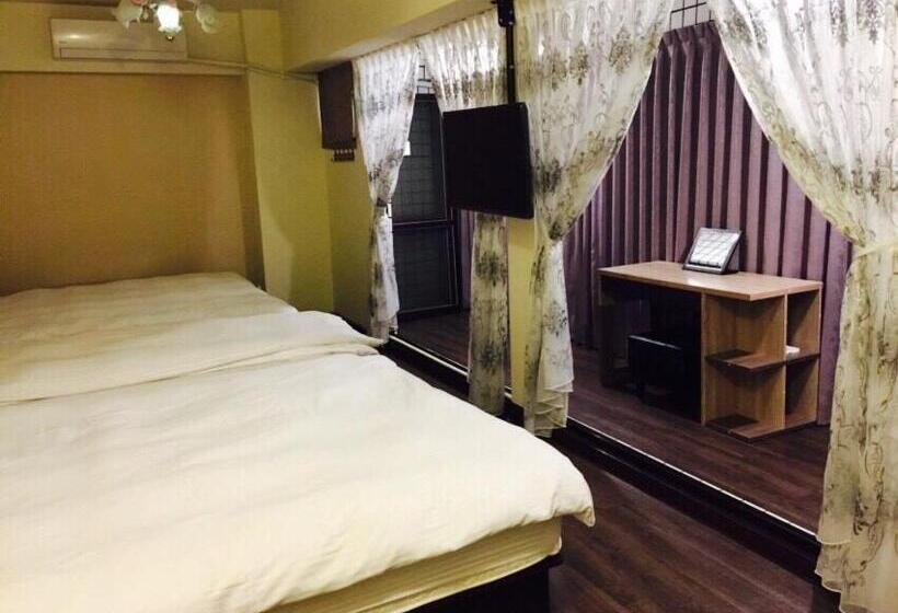 اتاق خانوادگی, Love Feng Jia Apartment