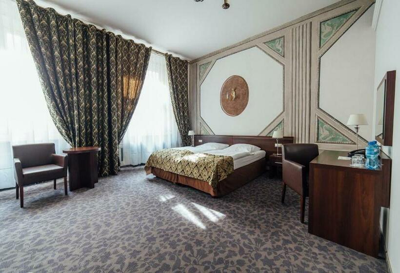 اتاق لوکس, Rezydent